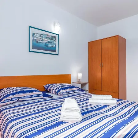 Appartement Beautiful In With Wifi Pula