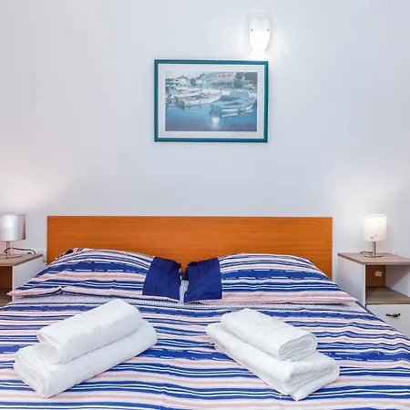 2 Bedroom Lovely Apartment In Pula Apartamento Pula